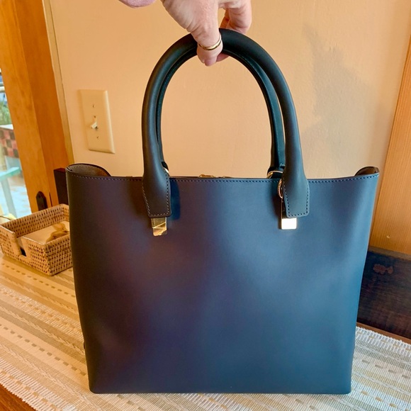💖 PRISTINE‼️ Authentic Chloé Baylee Bicolor Tote Bag in Navy/Blue✨✨✨ - Picture 3 of 16